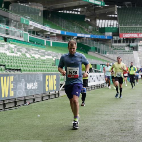 05.10.2025 - 20. swb-Marathon Bremen Michael Burmester http://msf.ph/oto/9327096 05.10.2025 12:50:48 Laufen im Stadion 122, 334, 601, 679, 688, 736, 745, 906, 1025, 1033, 1037, 1044, 1166, 1359, 1450, 1689, 1707, 1909, 2059, 2381, 2721, 3228, 3259, 3267, 3291, 3419, 3608, 3661, 4032, 4318, 4366, 4938, 4962, 5184, 5389, 5418, 5551, 5564, 5817, 5838, 5873, 6216, 6252, 6281, 6401, 6477, 6681, 6717, 7493, 7826, 7963, 8083, 8907, 8995, 217, 287, 511, 845, 939, 1388, 1707, 3259, 3353, 3885, 4006, 4367, 4870, 5118, 5894, 6214, 6281, 8401, 8536, 8873, 9118 meine-sportfotos.de
