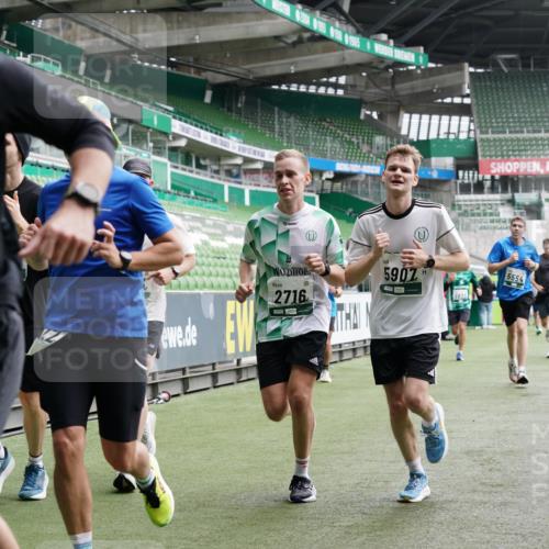 05.10.2025 - 20. swb-Marathon Bremen Michael Burmester http://msf.ph/oto/9327099 05.10.2025 12:55:15 Laufen im Stadion 82, 104, 124, 169, 319, 417, 663, 760, 944, 1308, 1326, 1474, 1483, 1531, 1721, 1737, 1897, 1910, 1945, 2022, 2024, 2180, 2265, 2274, 2431, 2494, 2605, 2642, 2716, 2767, 2884, 3069, 3224, 3359, 3489, 3531, 3838, 3848, 3944, 4212, 4257, 4672, 4771, 4816, 4823, 4837, 4853, 4919, 5034, 5093, 5152, 5177, 5452, 5484, 5554, 5833, 5869, 5907, 6106, 6184, 6276, 6527, 6649, 7052, 7814, 7928, 7986, 8642, 8653, 132, 289, 504, 1896, 1976, 2573, 2841, 3212, 5022, 5206, 5978 meine-sportfotos.de