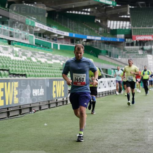 05.10.2025 - 20. swb-Marathon Bremen Michael Burmester http://msf.ph/oto/9327100 05.10.2025 12:50:48 Laufen im Stadion 122, 334, 601, 679, 688, 736, 745, 906, 1025, 1033, 1037, 1044, 1166, 1359, 1450, 1689, 1707, 1909, 2059, 2381, 2721, 3228, 3259, 3267, 3291, 3419, 3608, 3661, 4032, 4318, 4366, 4938, 4962, 5184, 5389, 5418, 5551, 5564, 5817, 5838, 5873, 6216, 6252, 6281, 6401, 6477, 6681, 6717, 7493, 7826, 7963, 8083, 8907, 8995, 217, 287, 511, 845, 939, 1388, 1707, 3259, 3353, 3885, 4006, 4367, 4870, 5118, 5894, 6214, 6281, 8401, 8536, 8873, 9118 meine-sportfotos.de