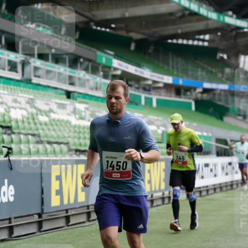 05.10.2025 - 20. swb-Marathon Bremen Michael Burmester http://msf.ph/oto/9327103 05.10.2025 12:50:49 Laufen im Stadion 122, 334, 601, 679, 688, 736, 745, 906, 1025, 1033, 1037, 1044, 1166, 1359, 1450, 1689, 1909, 2059, 2381, 2721, 3228, 3267, 3291, 3419, 3608, 3661, 4032, 4318, 4366, 4938, 4962, 5184, 5389, 5418, 5551, 5564, 5817, 5838, 5873, 6216, 6252, 6401, 6477, 6681, 6717, 7493, 7826, 7963, 8083, 8907, 8995, 217, 287, 511, 845, 939, 1388, 1707, 3259, 3353, 3885, 4006, 4367, 5118, 5894, 6214, 6281, 8401, 8536, 8873, 9118 meine-sportfotos.de