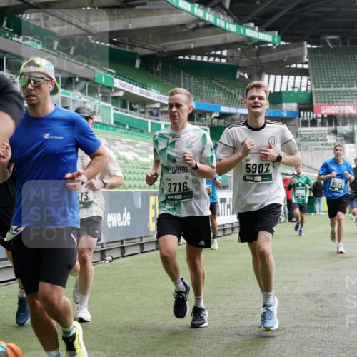 05.10.2025 - 20. swb-Marathon Bremen Michael Burmester http://msf.ph/oto/9327104 05.10.2025 12:55:15 Laufen im Stadion 82, 104, 124, 169, 319, 417, 663, 760, 944, 1308, 1326, 1474, 1483, 1531, 1721, 1737, 1897, 1910, 1945, 2022, 2024, 2180, 2265, 2274, 2431, 2494, 2605, 2642, 2716, 2767, 2884, 3069, 3224, 3359, 3489, 3531, 3838, 3848, 3944, 4212, 4257, 4672, 4771, 4816, 4823, 4837, 4853, 4919, 5034, 5093, 5152, 5177, 5452, 5484, 5554, 5833, 5869, 5907, 6106, 6184, 6276, 6527, 6649, 7052, 7814, 7928, 7986, 8642, 8653, 132, 289, 504, 1896, 1976, 2573, 2841, 3212, 5022, 5206, 5978 meine-sportfotos.de