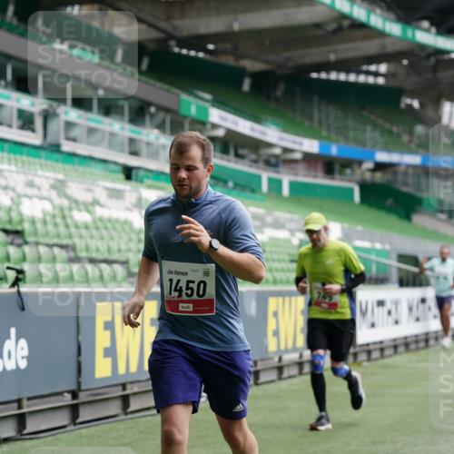 05.10.2025 - 20. swb-Marathon Bremen Michael Burmester http://msf.ph/oto/9327107 05.10.2025 12:50:49 Laufen im Stadion 122, 334, 601, 679, 688, 736, 745, 906, 1025, 1033, 1037, 1044, 1166, 1359, 1450, 1689, 1909, 2059, 2381, 2721, 3228, 3267, 3291, 3419, 3608, 3661, 4032, 4318, 4366, 4938, 4962, 5184, 5389, 5418, 5551, 5564, 5817, 5838, 5873, 6216, 6252, 6401, 6477, 6681, 6717, 7493, 7826, 7963, 8083, 8907, 8995, 217, 287, 511, 845, 939, 1388, 1707, 3259, 3353, 3885, 4006, 4367, 5118, 5894, 6214, 6281, 8401, 8536, 8873, 9118 meine-sportfotos.de