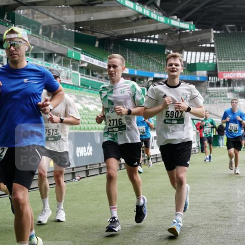 05.10.2025 - 20. swb-Marathon Bremen Michael Burmester http://msf.ph/oto/9327108 05.10.2025 12:55:15 Laufen im Stadion 82, 104, 124, 169, 319, 417, 663, 760, 944, 1308, 1326, 1474, 1483, 1531, 1721, 1737, 1897, 1910, 1945, 2022, 2024, 2180, 2265, 2274, 2431, 2494, 2605, 2642, 2716, 2767, 2884, 3069, 3224, 3359, 3489, 3531, 3838, 3848, 3944, 4212, 4257, 4672, 4771, 4816, 4823, 4837, 4853, 4919, 5034, 5093, 5152, 5177, 5452, 5484, 5554, 5833, 5869, 5907, 6106, 6184, 6276, 6527, 6649, 7052, 7814, 7928, 7986, 8642, 8653, 132, 289, 504, 1896, 1976, 2573, 2841, 3212, 5022, 5206, 5978 meine-sportfotos.de