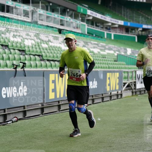 05.10.2025 - 20. swb-Marathon Bremen Michael Burmester http://msf.ph/oto/9327115 05.10.2025 12:50:51 Laufen im Stadion 122, 334, 503, 601, 679, 688, 736, 745, 906, 1025, 1033, 1037, 1044, 1166, 1359, 1450, 1689, 1909, 2059, 2381, 2721, 3228, 3267, 3291, 3419, 3608, 3661, 4032, 4104, 4366, 4938, 4962, 5184, 5389, 5418, 5551, 5564, 5817, 5838, 5873, 6252, 6401, 6477, 6681, 6717, 7493, 7826, 7963, 8083, 8907, 8995, 217, 287, 511, 845, 939, 1388, 1707, 3259, 3353, 3885, 4006, 4318, 4367, 5118, 5894, 6214, 6216, 6281, 8401, 8536, 8873, 9118 meine-sportfotos.de