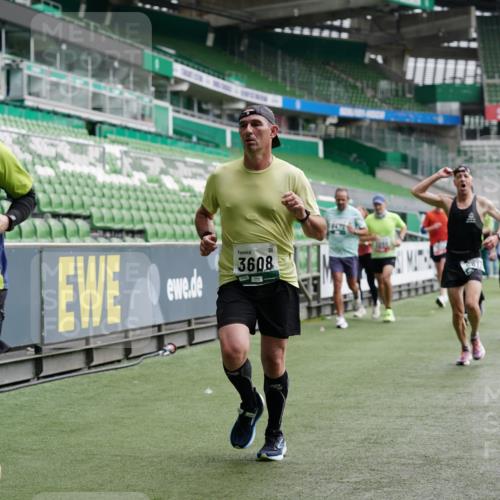 05.10.2025 - 20. swb-Marathon Bremen Michael Burmester http://msf.ph/oto/9327120 05.10.2025 12:50:52 Laufen im Stadion 122, 334, 503, 601, 679, 688, 736, 745, 906, 1025, 1033, 1037, 1044, 1166, 1359, 1450, 1689, 1909, 2059, 2381, 2721, 3228, 3267, 3291, 3419, 3608, 3661, 4032, 4104, 4366, 4938, 4962, 5184, 5389, 5418, 5551, 5564, 5817, 5838, 5873, 6252, 6401, 6477, 6681, 6717, 7493, 7826, 7963, 8083, 8907, 8995, 217, 287, 511, 845, 939, 1388, 1707, 3259, 3353, 3885, 4006, 4318, 4367, 5118, 6214, 6216, 6281, 8401, 8536, 8873, 9118 meine-sportfotos.de
