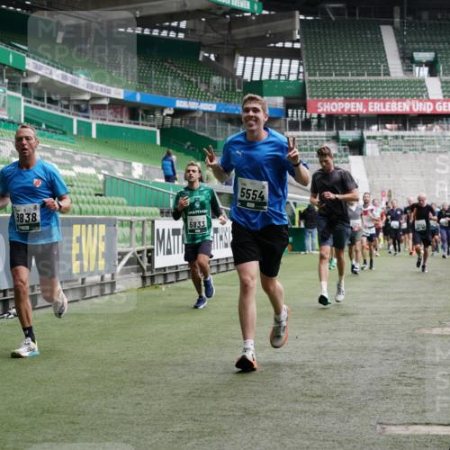 05.10.2025 - 20. swb-Marathon Bremen Michael Burmester http://msf.ph/oto/9327123 05.10.2025 12:55:18 Laufen im Stadion 78, 82, 104, 124, 169, 319, 417, 663, 760, 944, 1326, 1474, 1483, 1531, 1721, 1737, 1910, 1945, 2022, 2162, 2180, 2265, 2431, 2494, 2605, 2642, 2716, 2767, 2884, 3069, 3074, 3489, 3515, 3519, 3531, 3838, 3848, 3944, 4212, 4257, 4672, 4771, 4796, 4816, 4823, 4853, 4919, 5034, 5093, 5152, 5177, 5452, 5484, 5554, 5833, 5869, 5907, 6106, 6184, 6276, 6527, 6649, 7052, 7928, 8642, 132, 289, 504, 1896, 1976, 2573, 2841, 3212, 5022, 5206, 5978 meine-sportfotos.de