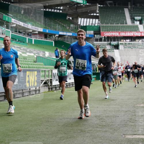 05.10.2025 - 20. swb-Marathon Bremen Michael Burmester http://msf.ph/oto/9327131 05.10.2025 12:55:18 Laufen im Stadion 78, 82, 104, 124, 169, 319, 417, 663, 760, 944, 1326, 1474, 1483, 1531, 1721, 1737, 1910, 1945, 2022, 2162, 2180, 2265, 2431, 2494, 2605, 2642, 2716, 2767, 2884, 3069, 3074, 3489, 3515, 3519, 3531, 3838, 3848, 3944, 4212, 4257, 4672, 4771, 4796, 4816, 4823, 4853, 4919, 5034, 5093, 5152, 5177, 5452, 5484, 5554, 5833, 5869, 5907, 6106, 6184, 6276, 6527, 6649, 7052, 7928, 8642, 132, 289, 504, 1896, 1976, 2573, 2841, 3212, 5022, 5206, 5978 meine-sportfotos.de