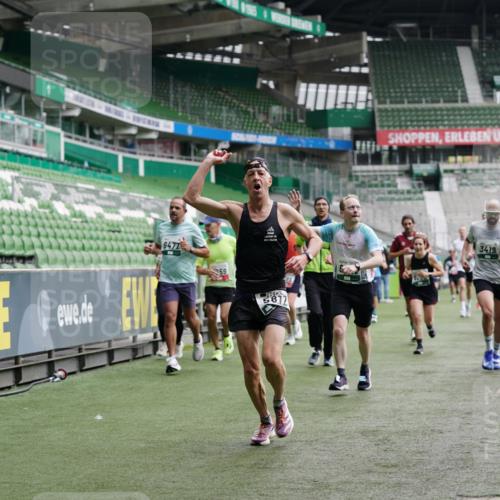 05.10.2025 - 20. swb-Marathon Bremen Michael Burmester http://msf.ph/oto/9327132 05.10.2025 12:50:53 Laufen im Stadion 122, 334, 503, 601, 679, 688, 736, 745, 906, 1025, 1033, 1037, 1044, 1166, 1359, 1450, 1689, 1909, 2059, 2381, 2721, 3228, 3267, 3291, 3419, 3608, 3661, 4032, 4104, 4366, 4938, 4962, 5184, 5389, 5418, 5551, 5564, 5817, 5838, 5873, 6252, 6401, 6477, 6681, 6717, 7493, 7826, 7963, 8083, 8907, 8995, 217, 287, 511, 845, 939, 1388, 1707, 3259, 3353, 4006, 4318, 4367, 5118, 6214, 6216, 6281, 8401, 8536, 8873, 9118 meine-sportfotos.de