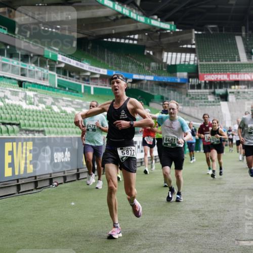 05.10.2025 - 20. swb-Marathon Bremen Michael Burmester http://msf.ph/oto/9327136 05.10.2025 12:50:54 Laufen im Stadion 122, 334, 503, 601, 679, 688, 736, 745, 906, 1025, 1033, 1037, 1044, 1166, 1359, 1450, 1499, 1689, 1909, 2059, 2381, 2721, 3228, 3267, 3291, 3419, 3608, 3661, 4032, 4104, 4366, 4938, 4962, 5184, 5389, 5418, 5551, 5564, 5817, 5838, 5873, 6066, 6252, 6401, 6477, 6681, 6717, 7493, 7826, 7963, 8083, 8907, 8995, 217, 287, 511, 845, 939, 1388, 1707, 3259, 3353, 4006, 4318, 4367, 5118, 6214, 6216, 6281, 8401, 8536, 8873, 9118 meine-sportfotos.de