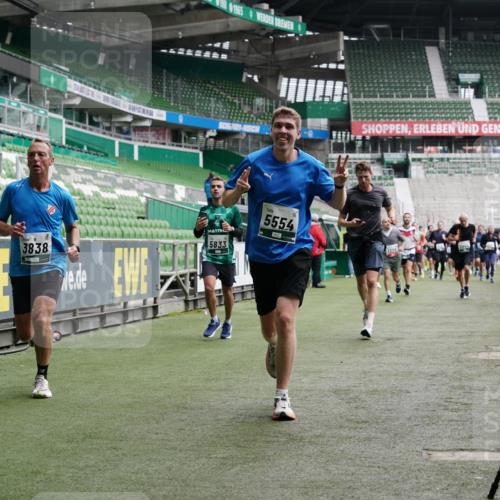 05.10.2025 - 20. swb-Marathon Bremen Michael Burmester http://msf.ph/oto/9327139 05.10.2025 12:55:18 Laufen im Stadion 78, 82, 104, 124, 169, 319, 417, 663, 760, 944, 1326, 1474, 1483, 1531, 1721, 1737, 1910, 1945, 2022, 2162, 2180, 2265, 2431, 2494, 2605, 2642, 2716, 2767, 2884, 3069, 3074, 3489, 3515, 3519, 3531, 3838, 3848, 3944, 4212, 4257, 4672, 4771, 4796, 4816, 4823, 4853, 4919, 5034, 5093, 5152, 5177, 5452, 5484, 5554, 5833, 5869, 5907, 6106, 6184, 6276, 6527, 6649, 7052, 7928, 8642, 132, 289, 504, 1896, 1976, 2573, 2841, 3212, 5022, 5206, 5978 meine-sportfotos.de