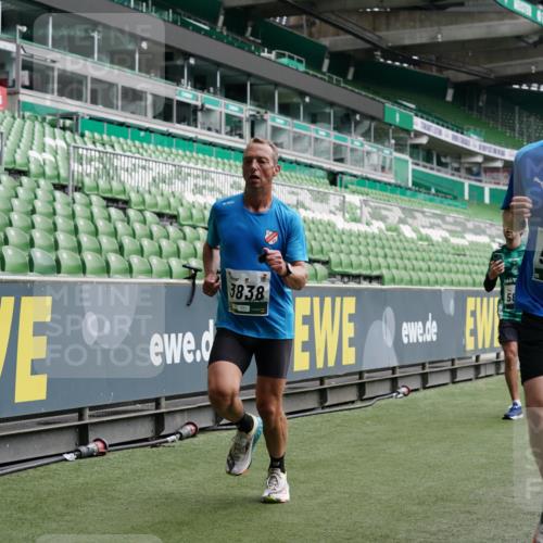 05.10.2025 - 20. swb-Marathon Bremen Michael Burmester http://msf.ph/oto/9327150 05.10.2025 12:55:19 Laufen im Stadion 78, 82, 104, 124, 169, 240, 319, 417, 663, 760, 944, 1326, 1474, 1483, 1531, 1721, 1737, 1910, 1945, 2022, 2162, 2180, 2265, 2431, 2494, 2605, 2642, 2716, 2767, 2884, 3069, 3074, 3489, 3515, 3519, 3531, 3838, 3848, 3944, 4195, 4212, 4257, 4672, 4771, 4796, 4816, 4823, 4853, 4919, 5034, 5093, 5152, 5177, 5289, 5452, 5484, 5554, 5833, 5869, 5907, 6106, 6184, 6276, 6527, 6570, 6649, 7052, 7928, 8642, 132, 289, 504, 1896, 1976, 2573, 5022, 5206, 5978 meine-sportfotos.de