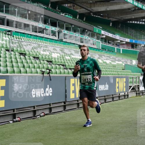 05.10.2025 - 20. swb-Marathon Bremen Michael Burmester http://msf.ph/oto/9327154 05.10.2025 12:55:20 Laufen im Stadion 78, 82, 104, 124, 169, 240, 319, 417, 663, 760, 944, 1326, 1474, 1483, 1490, 1531, 1721, 1737, 1910, 1945, 2022, 2162, 2180, 2265, 2431, 2494, 2605, 2642, 2716, 2767, 2884, 3069, 3074, 3489, 3515, 3519, 3531, 3612, 3838, 3848, 3944, 4079, 4195, 4212, 4257, 4456, 4672, 4771, 4796, 4816, 4823, 4853, 4919, 5034, 5093, 5152, 5177, 5289, 5452, 5484, 5554, 5833, 5869, 5907, 6048, 6106, 6184, 6276, 6527, 6570, 6649, 6937, 7052, 8642, 132, 289, 504, 1896, 2573, 5022, 5206, 5978 meine-sportfotos.de