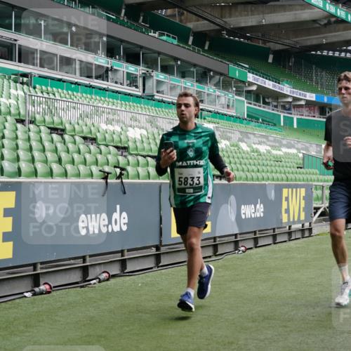 05.10.2025 - 20. swb-Marathon Bremen Michael Burmester http://msf.ph/oto/9327162 05.10.2025 12:55:21 Laufen im Stadion 78, 82, 104, 124, 169, 240, 319, 417, 663, 760, 944, 1326, 1474, 1483, 1490, 1531, 1721, 1737, 1910, 1945, 2022, 2162, 2180, 2265, 2431, 2459, 2494, 2605, 2642, 2716, 2767, 2884, 3069, 3074, 3489, 3515, 3519, 3531, 3612, 3838, 3848, 3944, 4079, 4116, 4195, 4212, 4257, 4456, 4672, 4771, 4796, 4816, 4823, 4853, 4919, 5034, 5093, 5152, 5177, 5289, 5452, 5484, 5554, 5833, 5907, 6048, 6106, 6184, 6276, 6527, 6570, 6649, 6937, 7052, 8642, 289, 504, 1896, 5022, 5978 meine-sportfotos.de