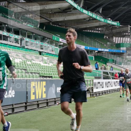 05.10.2025 - 20. swb-Marathon Bremen Michael Burmester http://msf.ph/oto/9327169 05.10.2025 12:55:21 Laufen im Stadion 78, 82, 104, 124, 169, 240, 319, 417, 663, 760, 944, 1326, 1474, 1483, 1490, 1531, 1721, 1737, 1910, 1945, 2022, 2162, 2180, 2265, 2431, 2459, 2494, 2605, 2642, 2716, 2767, 2884, 3069, 3074, 3489, 3515, 3519, 3531, 3612, 3838, 3848, 3944, 4079, 4116, 4195, 4212, 4257, 4456, 4672, 4771, 4796, 4816, 4823, 4853, 4919, 5034, 5093, 5152, 5177, 5289, 5452, 5484, 5554, 5833, 5907, 6048, 6106, 6184, 6276, 6527, 6570, 6649, 6937, 7052, 8642, 289, 504, 1896, 5022, 5978 meine-sportfotos.de