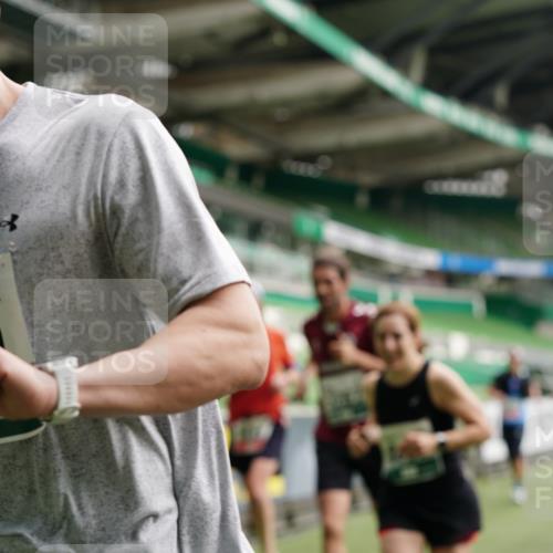 05.10.2025 - 20. swb-Marathon Bremen Michael Burmester http://msf.ph/oto/9327181 05.10.2025 12:50:58 Laufen im Stadion 122, 334, 503, 601, 688, 736, 745, 906, 1025, 1033, 1037, 1044, 1166, 1359, 1450, 1499, 1689, 1909, 2059, 2381, 2493, 3228, 3267, 3291, 3419, 3608, 3661, 4032, 4104, 4366, 4654, 4962, 5184, 5389, 5418, 5551, 5564, 5817, 5838, 5873, 6066, 6210, 6252, 6401, 6477, 6681, 6717, 7493, 8083, 8995, 511, 679, 845, 906, 939, 1388, 1707, 2721, 3259, 3353, 4318, 4367, 4938, 5118, 5389, 5873, 6214, 6216, 6281, 7826, 7963, 8873, 8907 meine-sportfotos.de