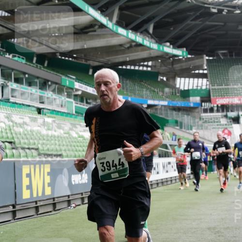 05.10.2025 - 20. swb-Marathon Bremen Michael Burmester http://msf.ph/oto/9327189 05.10.2025 12:55:26 Laufen im Stadion 78, 82, 104, 124, 169, 240, 319, 417, 663, 760, 944, 1261, 1326, 1474, 1483, 1490, 1531, 1721, 1737, 1774, 1910, 1945, 2022, 2162, 2265, 2431, 2459, 2494, 2605, 2642, 2716, 2884, 2942, 3069, 3074, 3489, 3515, 3519, 3531, 3612, 3838, 3848, 3944, 4079, 4116, 4195, 4212, 4257, 4456, 4672, 4771, 4796, 4816, 4823, 4853, 4919, 5034, 5093, 5152, 5177, 5289, 5484, 5554, 5691, 5719, 5833, 5907, 6048, 6106, 6184, 6276, 6527, 6570, 6615, 6649, 6744, 6820, 6937, 7052, 8642 meine-sportfotos.de