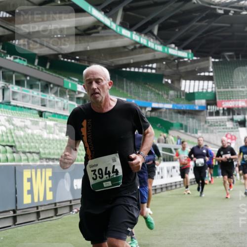 05.10.2025 - 20. swb-Marathon Bremen Michael Burmester http://msf.ph/oto/9327193 05.10.2025 12:55:26 Laufen im Stadion 78, 82, 104, 124, 169, 240, 319, 417, 663, 760, 944, 1261, 1326, 1474, 1483, 1490, 1531, 1721, 1737, 1774, 1910, 1945, 2022, 2162, 2265, 2431, 2459, 2494, 2605, 2642, 2716, 2884, 2942, 3069, 3074, 3489, 3515, 3519, 3531, 3612, 3838, 3848, 3944, 4079, 4116, 4195, 4212, 4257, 4456, 4672, 4771, 4796, 4816, 4823, 4853, 4919, 5034, 5093, 5152, 5177, 5289, 5484, 5554, 5691, 5719, 5833, 5907, 6048, 6106, 6184, 6276, 6527, 6570, 6615, 6649, 6744, 6820, 6937, 7052, 8642 meine-sportfotos.de