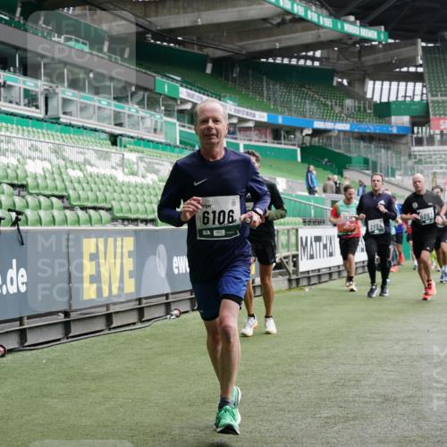 05.10.2025 - 20. swb-Marathon Bremen Michael Burmester http://msf.ph/oto/9327197 05.10.2025 12:55:27 Laufen im Stadion 78, 82, 104, 124, 169, 240, 319, 417, 663, 760, 944, 1261, 1326, 1474, 1483, 1490, 1531, 1721, 1737, 1774, 1825, 1910, 1945, 2022, 2162, 2265, 2431, 2459, 2494, 2605, 2642, 2716, 2884, 2942, 3069, 3074, 3489, 3515, 3519, 3531, 3612, 3838, 3848, 3944, 4079, 4116, 4195, 4212, 4257, 4456, 4672, 4771, 4796, 4816, 4823, 4853, 4919, 5034, 5093, 5152, 5177, 5289, 5484, 5554, 5615, 5691, 5719, 5833, 5907, 6048, 6106, 6184, 6276, 6515, 6527, 6570, 6615, 6649, 6744, 6820, 6937, 7052 meine-sportfotos.de