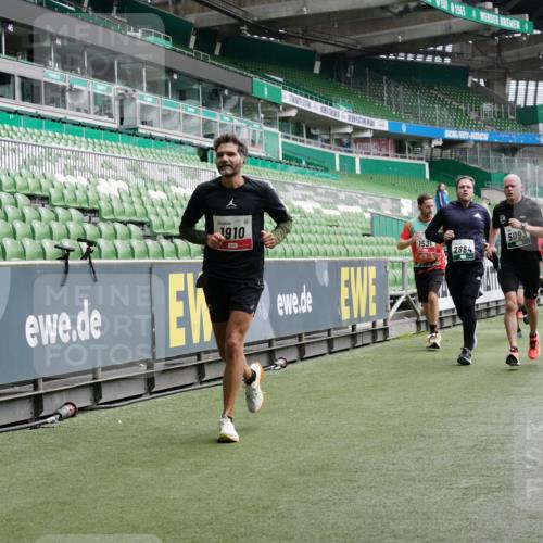 05.10.2025 - 20. swb-Marathon Bremen Michael Burmester http://msf.ph/oto/9327210 05.10.2025 12:55:28 Laufen im Stadion 78, 82, 104, 124, 169, 240, 319, 417, 663, 760, 944, 1261, 1326, 1483, 1490, 1531, 1721, 1737, 1774, 1825, 1910, 1945, 2022, 2162, 2431, 2459, 2494, 2605, 2642, 2716, 2884, 2942, 3069, 3074, 3489, 3515, 3519, 3612, 3838, 3848, 3944, 4079, 4116, 4195, 4212, 4456, 4672, 4771, 4796, 4816, 4823, 4853, 4919, 5034, 5093, 5152, 5177, 5289, 5484, 5554, 5615, 5691, 5719, 5833, 5907, 6048, 6106, 6184, 6276, 6515, 6527, 6570, 6615, 6649, 6744, 6820, 6937, 7052, 104 meine-sportfotos.de
