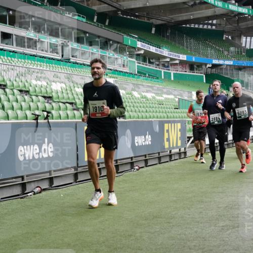 05.10.2025 - 20. swb-Marathon Bremen Michael Burmester http://msf.ph/oto/9327219 05.10.2025 12:55:28 Laufen im Stadion 78, 82, 104, 124, 169, 240, 319, 417, 663, 760, 944, 1261, 1326, 1483, 1490, 1531, 1721, 1737, 1774, 1825, 1910, 1945, 2022, 2162, 2431, 2459, 2494, 2605, 2642, 2716, 2884, 2942, 3069, 3074, 3489, 3515, 3519, 3612, 3838, 3848, 3944, 4079, 4116, 4195, 4212, 4456, 4672, 4771, 4796, 4816, 4823, 4853, 4919, 5034, 5093, 5152, 5177, 5289, 5484, 5554, 5615, 5691, 5719, 5833, 5907, 6048, 6106, 6184, 6276, 6515, 6527, 6570, 6615, 6649, 6744, 6820, 6937, 7052, 104 meine-sportfotos.de