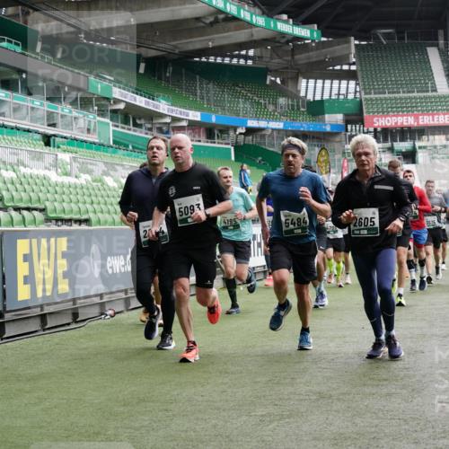 05.10.2025 - 20. swb-Marathon Bremen Michael Burmester http://msf.ph/oto/9327227 05.10.2025 12:55:30 Laufen im Stadion 78, 82, 124, 169, 240, 319, 417, 663, 760, 944, 1261, 1326, 1490, 1531, 1737, 1774, 1825, 1910, 1931, 1945, 2022, 2162, 2431, 2459, 2490, 2494, 2605, 2642, 2716, 2884, 2942, 3074, 3489, 3515, 3519, 3612, 3838, 3944, 4079, 4116, 4195, 4212, 4456, 4672, 4771, 4796, 4816, 4823, 4853, 4919, 5034, 5093, 5152, 5177, 5289, 5484, 5554, 5615, 5691, 5719, 5833, 5907, 6048, 6106, 6184, 6276, 6515, 6527, 6570, 6615, 6649, 6744, 6820, 6937, 7052, 8060, 82, 104 meine-sportfotos.de