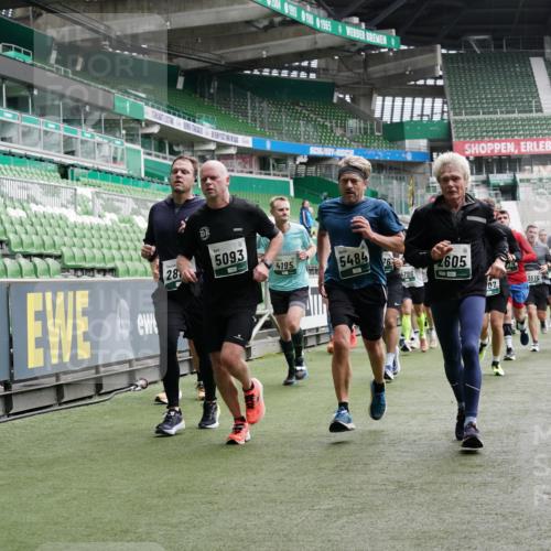 05.10.2025 - 20. swb-Marathon Bremen Michael Burmester http://msf.ph/oto/9327232 05.10.2025 12:55:30 Laufen im Stadion 78, 82, 124, 169, 240, 319, 417, 663, 760, 944, 1261, 1326, 1490, 1531, 1737, 1774, 1825, 1910, 1931, 1945, 2022, 2162, 2431, 2459, 2490, 2494, 2605, 2642, 2716, 2884, 2942, 3074, 3489, 3515, 3519, 3612, 3838, 3944, 4079, 4116, 4195, 4212, 4456, 4672, 4771, 4796, 4816, 4823, 4853, 4919, 5034, 5093, 5152, 5177, 5289, 5484, 5554, 5615, 5691, 5719, 5833, 5907, 6048, 6106, 6184, 6276, 6515, 6527, 6570, 6615, 6649, 6744, 6820, 6937, 7052, 8060, 82, 104 meine-sportfotos.de