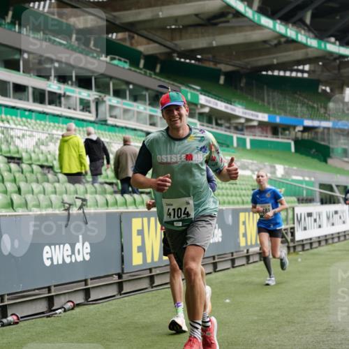05.10.2025 - 20. swb-Marathon Bremen Michael Burmester http://msf.ph/oto/9327239 05.10.2025 12:51:02 Laufen im Stadion 122, 334, 503, 601, 688, 736, 745, 1025, 1033, 1037, 1044, 1166, 1359, 1450, 1499, 1577, 1689, 1701, 1909, 2059, 2381, 2493, 3267, 3291, 3419, 3608, 3661, 4032, 4104, 4366, 4654, 4962, 5184, 5418, 5551, 5817, 5838, 6066, 6210, 6252, 6401, 6477, 6681, 6775, 7493, 7723, 8083, 8995, 679, 845, 906, 939, 1388, 1707, 2721, 3228, 3259, 3353, 4318, 4367, 4938, 5118, 5389, 5564, 5873, 6216, 6281, 6717, 7826, 7963, 8907 meine-sportfotos.de