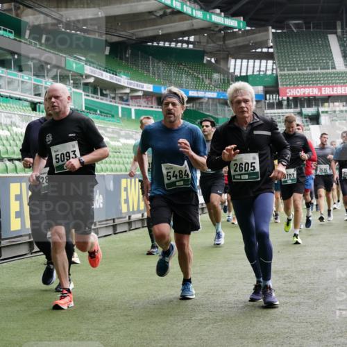 05.10.2025 - 20. swb-Marathon Bremen Michael Burmester http://msf.ph/oto/9327240 05.10.2025 12:55:30 Laufen im Stadion 78, 82, 124, 169, 240, 319, 417, 663, 760, 944, 1261, 1326, 1490, 1531, 1737, 1774, 1825, 1910, 1931, 1945, 2022, 2162, 2431, 2459, 2490, 2494, 2605, 2642, 2716, 2884, 2942, 3074, 3489, 3515, 3519, 3612, 3838, 3944, 4079, 4116, 4195, 4212, 4456, 4672, 4771, 4796, 4816, 4823, 4853, 4919, 5034, 5093, 5152, 5177, 5289, 5484, 5554, 5615, 5691, 5719, 5833, 5907, 6048, 6106, 6184, 6276, 6515, 6527, 6570, 6615, 6649, 6744, 6820, 6937, 7052, 8060, 82, 104 meine-sportfotos.de