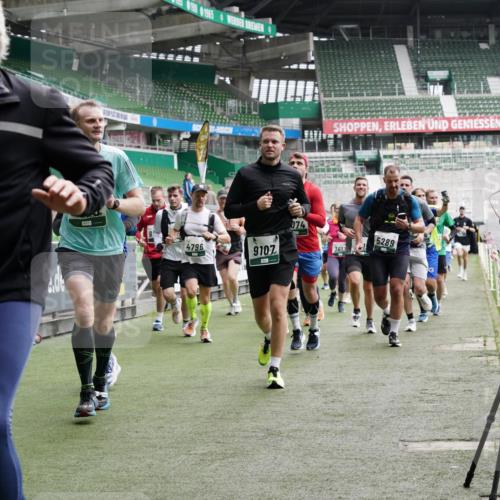 05.10.2025 - 20. swb-Marathon Bremen Michael Burmester http://msf.ph/oto/9327257 05.10.2025 12:55:32 Laufen im Stadion 78, 124, 169, 240, 319, 663, 760, 944, 1261, 1326, 1490, 1531, 1737, 1774, 1825, 1910, 1931, 1945, 2022, 2162, 2431, 2459, 2490, 2494, 2605, 2642, 2716, 2884, 2942, 3074, 3489, 3515, 3519, 3612, 3838, 3944, 4079, 4116, 4149, 4195, 4212, 4456, 4672, 4771, 4796, 4816, 4823, 4853, 4919, 5034, 5093, 5152, 5177, 5289, 5484, 5554, 5615, 5691, 5719, 5833, 5907, 6048, 6106, 6184, 6276, 6515, 6527, 6570, 6615, 6649, 6744, 6820, 6937, 7052, 8060, 82, 104 meine-sportfotos.de