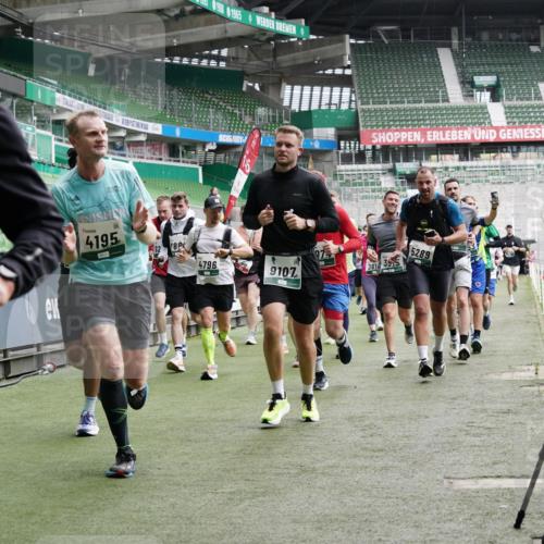 05.10.2025 - 20. swb-Marathon Bremen Michael Burmester http://msf.ph/oto/9327266 05.10.2025 12:55:32 Laufen im Stadion 78, 124, 169, 240, 319, 663, 760, 944, 1261, 1326, 1490, 1531, 1737, 1774, 1825, 1910, 1931, 1945, 2022, 2162, 2431, 2459, 2490, 2494, 2605, 2642, 2716, 2884, 2942, 3074, 3489, 3515, 3519, 3612, 3838, 3944, 4079, 4116, 4149, 4195, 4212, 4456, 4672, 4771, 4796, 4816, 4823, 4853, 4919, 5034, 5093, 5152, 5177, 5289, 5484, 5554, 5615, 5691, 5719, 5833, 5907, 6048, 6106, 6184, 6276, 6515, 6527, 6570, 6615, 6649, 6744, 6820, 6937, 7052, 8060, 82, 104 meine-sportfotos.de
