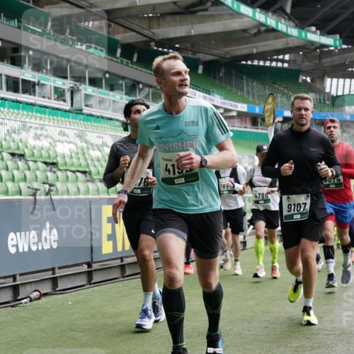 05.10.2025 - 20. swb-Marathon Bremen Michael Burmester http://msf.ph/oto/9327270 05.10.2025 12:55:32 Laufen im Stadion 78, 124, 169, 240, 319, 663, 760, 944, 1261, 1326, 1490, 1531, 1737, 1774, 1825, 1910, 1931, 1945, 2022, 2162, 2431, 2459, 2490, 2494, 2605, 2642, 2716, 2884, 2942, 3074, 3489, 3515, 3519, 3612, 3838, 3944, 4079, 4116, 4149, 4195, 4212, 4456, 4672, 4771, 4796, 4816, 4823, 4853, 4919, 5034, 5093, 5152, 5177, 5289, 5484, 5554, 5615, 5691, 5719, 5833, 5907, 6048, 6106, 6184, 6276, 6515, 6527, 6570, 6615, 6649, 6744, 6820, 6937, 7052, 8060, 82, 104 meine-sportfotos.de