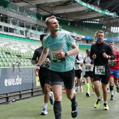 05.10.2025 - 20. swb-Marathon Bremen Michael Burmester http://msf.ph/oto/9327274 05.10.2025 12:55:32 Laufen im Stadion 78, 124, 169, 240, 319, 663, 760, 944, 1261, 1326, 1490, 1531, 1737, 1774, 1825, 1910, 1931, 1945, 2022, 2162, 2431, 2459, 2490, 2494, 2605, 2642, 2716, 2884, 2942, 3074, 3489, 3515, 3519, 3612, 3838, 3944, 4079, 4116, 4149, 4195, 4212, 4456, 4672, 4771, 4796, 4816, 4823, 4853, 4919, 5034, 5093, 5152, 5177, 5289, 5484, 5554, 5615, 5691, 5719, 5833, 5907, 6048, 6106, 6184, 6276, 6515, 6527, 6570, 6615, 6649, 6744, 6820, 6937, 7052, 8060, 82, 104 meine-sportfotos.de