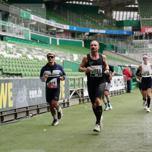 05.10.2025 - 20. swb-Marathon Bremen Michael Burmester http://msf.ph/oto/9327281 05.10.2025 12:51:06 Laufen im Stadion 122, 334, 503, 601, 688, 745, 750, 1033, 1037, 1044, 1064, 1166, 1359, 1450, 1499, 1577, 1689, 1701, 1909, 1911, 2059, 2279, 2350, 2381, 2493, 2526, 3267, 3291, 3419, 3608, 3661, 4032, 4104, 4366, 4654, 4962, 5184, 5418, 5551, 5817, 5838, 6066, 6210, 6252, 6401, 6477, 6681, 6775, 7493, 7723, 8083, 8682, 8995, 679, 736, 906, 939, 1025, 1359, 1707, 2721, 3228, 3259, 4318, 4367, 4938, 5389, 5564, 5873, 6216, 6281, 6717, 7826, 7963, 8907 meine-sportfotos.de