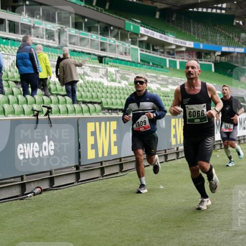 05.10.2025 - 20. swb-Marathon Bremen Michael Burmester http://msf.ph/oto/9327289 05.10.2025 12:51:07 Laufen im Stadion 122, 334, 503, 601, 688, 745, 750, 1033, 1037, 1044, 1064, 1166, 1450, 1499, 1577, 1689, 1701, 1909, 1911, 2059, 2279, 2350, 2381, 2493, 2526, 3267, 3291, 3419, 3608, 3661, 4032, 4104, 4366, 4654, 4962, 5184, 5418, 5551, 5817, 5838, 6066, 6210, 6252, 6401, 6477, 6681, 6775, 7493, 7723, 8083, 8682, 8780, 8995, 679, 736, 906, 1025, 1359, 1707, 2721, 3228, 3259, 4318, 4367, 4938, 5389, 5564, 5873, 6216, 6281, 6717, 7826, 7963, 8907 meine-sportfotos.de
