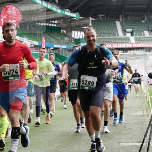 05.10.2025 - 20. swb-Marathon Bremen Michael Burmester http://msf.ph/oto/9327290 05.10.2025 12:55:34 Laufen im Stadion 78, 124, 169, 240, 663, 760, 944, 1261, 1326, 1490, 1531, 1737, 1774, 1825, 1910, 1931, 2022, 2162, 2431, 2459, 2490, 2494, 2605, 2642, 2716, 2884, 2942, 3074, 3489, 3515, 3519, 3612, 3749, 3838, 3944, 4079, 4116, 4149, 4195, 4212, 4432, 4456, 4672, 4771, 4796, 4816, 4823, 4853, 4919, 5034, 5093, 5152, 5177, 5289, 5484, 5554, 5615, 5691, 5719, 5833, 5907, 6048, 6106, 6184, 6276, 6515, 6527, 6570, 6615, 6649, 6744, 6820, 6937, 7052, 8060, 82, 104 meine-sportfotos.de