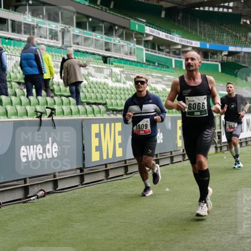 05.10.2025 - 20. swb-Marathon Bremen Michael Burmester http://msf.ph/oto/9327293 05.10.2025 12:51:07 Laufen im Stadion 122, 334, 503, 601, 688, 745, 750, 1033, 1037, 1044, 1064, 1166, 1450, 1499, 1577, 1689, 1701, 1909, 1911, 2059, 2279, 2350, 2381, 2493, 2526, 3267, 3291, 3419, 3608, 3661, 4032, 4104, 4366, 4654, 4962, 5184, 5418, 5551, 5817, 5838, 6066, 6210, 6252, 6401, 6477, 6681, 6775, 7493, 7723, 8083, 8682, 8780, 8995, 679, 736, 906, 1025, 1359, 1707, 2721, 3228, 3259, 4318, 4367, 4938, 5389, 5564, 5873, 6216, 6281, 6717, 7826, 7963, 8907 meine-sportfotos.de