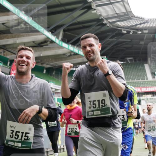 05.10.2025 - 20. swb-Marathon Bremen Michael Burmester http://msf.ph/oto/9327314 05.10.2025 12:55:36 Laufen im Stadion 78, 124, 240, 663, 760, 984, 1261, 1326, 1490, 1531, 1737, 1774, 1825, 1910, 1931, 2022, 2162, 2431, 2459, 2490, 2494, 2605, 2642, 2716, 2884, 2942, 3074, 3489, 3515, 3519, 3612, 3749, 3838, 3944, 4079, 4116, 4149, 4195, 4212, 4288, 4432, 4456, 4672, 4771, 4796, 4823, 4853, 4919, 5034, 5093, 5152, 5177, 5289, 5484, 5554, 5615, 5691, 5719, 5833, 5907, 6048, 6106, 6184, 6276, 6515, 6527, 6570, 6615, 6649, 6744, 6820, 6937, 8060, 82, 104, 169 meine-sportfotos.de