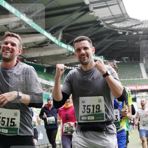 05.10.2025 - 20. swb-Marathon Bremen Michael Burmester http://msf.ph/oto/9327317 05.10.2025 12:55:36 Laufen im Stadion 78, 124, 240, 663, 760, 984, 1261, 1326, 1490, 1531, 1737, 1774, 1825, 1910, 1931, 2022, 2162, 2431, 2459, 2490, 2494, 2605, 2642, 2716, 2884, 2942, 3074, 3489, 3515, 3519, 3612, 3749, 3838, 3944, 4079, 4116, 4149, 4195, 4212, 4288, 4432, 4456, 4672, 4771, 4796, 4823, 4853, 4919, 5034, 5093, 5152, 5177, 5289, 5484, 5554, 5615, 5691, 5719, 5833, 5907, 6048, 6106, 6184, 6276, 6515, 6527, 6570, 6615, 6649, 6744, 6820, 6937, 8060, 82, 104, 169 meine-sportfotos.de