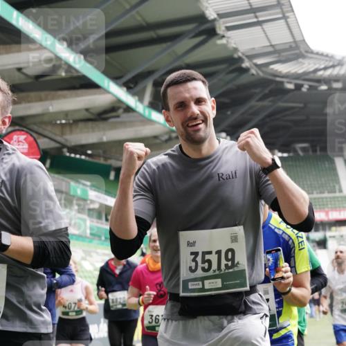 05.10.2025 - 20. swb-Marathon Bremen Michael Burmester http://msf.ph/oto/9327321 05.10.2025 12:55:36 Laufen im Stadion 78, 124, 240, 663, 760, 984, 1261, 1326, 1490, 1531, 1737, 1774, 1825, 1910, 1931, 2022, 2162, 2431, 2459, 2490, 2494, 2605, 2642, 2716, 2884, 2942, 3074, 3489, 3515, 3519, 3612, 3749, 3838, 3944, 4079, 4116, 4149, 4195, 4212, 4288, 4432, 4456, 4672, 4771, 4796, 4823, 4853, 4919, 5034, 5093, 5152, 5177, 5289, 5484, 5554, 5615, 5691, 5719, 5833, 5907, 6048, 6106, 6184, 6276, 6515, 6527, 6570, 6615, 6649, 6744, 6820, 6937, 8060, 82, 104, 169 meine-sportfotos.de