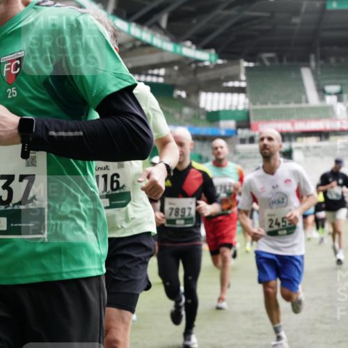 05.10.2025 - 20. swb-Marathon Bremen Michael Burmester http://msf.ph/oto/9327328 05.10.2025 12:55:38 Laufen im Stadion 78, 240, 663, 760, 984, 1261, 1326, 1490, 1531, 1737, 1774, 1825, 1910, 1931, 2022, 2162, 2431, 2459, 2490, 2494, 2605, 2642, 2716, 2884, 2942, 3074, 3489, 3515, 3519, 3612, 3749, 3838, 3944, 4079, 4116, 4149, 4195, 4212, 4288, 4432, 4456, 4771, 4796, 4823, 4853, 4919, 5034, 5093, 5152, 5177, 5289, 5484, 5554, 5615, 5691, 5719, 5833, 5907, 6048, 6106, 6184, 6276, 6515, 6527, 6570, 6615, 6649, 6744, 6820, 6937, 8060, 8144, 82, 104, 124, 169 meine-sportfotos.de