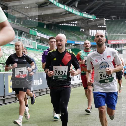 05.10.2025 - 20. swb-Marathon Bremen Michael Burmester http://msf.ph/oto/9327332 05.10.2025 12:55:38 Laufen im Stadion 78, 240, 663, 760, 984, 1261, 1326, 1490, 1531, 1737, 1774, 1825, 1910, 1931, 2022, 2162, 2431, 2459, 2490, 2494, 2605, 2642, 2716, 2884, 2942, 3074, 3489, 3515, 3519, 3612, 3749, 3838, 3944, 4079, 4116, 4149, 4195, 4212, 4288, 4432, 4456, 4771, 4796, 4823, 4853, 4919, 5034, 5093, 5152, 5177, 5289, 5484, 5554, 5615, 5691, 5719, 5833, 5907, 6048, 6106, 6184, 6276, 6515, 6527, 6570, 6615, 6649, 6744, 6820, 6937, 8060, 8144, 82, 104, 124, 169 meine-sportfotos.de