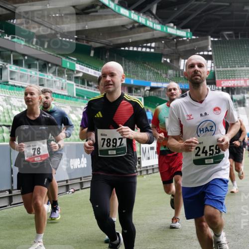 05.10.2025 - 20. swb-Marathon Bremen Michael Burmester http://msf.ph/oto/9327336 05.10.2025 12:55:38 Laufen im Stadion 78, 240, 663, 760, 984, 1261, 1326, 1490, 1531, 1737, 1774, 1825, 1910, 1931, 2022, 2162, 2431, 2459, 2490, 2494, 2605, 2642, 2716, 2884, 2942, 3074, 3489, 3515, 3519, 3612, 3749, 3838, 3944, 4079, 4116, 4149, 4195, 4212, 4288, 4432, 4456, 4771, 4796, 4823, 4853, 4919, 5034, 5093, 5152, 5177, 5289, 5484, 5554, 5615, 5691, 5719, 5833, 5907, 6048, 6106, 6184, 6276, 6515, 6527, 6570, 6615, 6649, 6744, 6820, 6937, 8060, 8144, 82, 104, 124, 169 meine-sportfotos.de