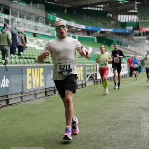 05.10.2025 - 20. swb-Marathon Bremen Michael Burmester http://msf.ph/oto/9327339 05.10.2025 12:51:12 Laufen im Stadion 122, 334, 503, 601, 688, 745, 750, 1033, 1037, 1044, 1064, 1166, 1314, 1450, 1499, 1577, 1689, 1701, 1909, 1911, 2059, 2279, 2350, 2493, 2526, 3267, 3291, 3419, 3608, 3661, 4032, 4104, 4260, 4366, 4654, 4687, 4962, 5551, 5817, 5838, 6066, 6210, 6252, 6401, 6477, 6681, 6775, 7493, 7713, 7723, 8066, 8083, 8682, 8780, 8995, 679, 736, 906, 1025, 1044, 1359, 2381, 2721, 3228, 3291, 4938, 5184, 5389, 5418, 5564, 5873, 6717, 7493, 7826, 7963, 8907 meine-sportfotos.de