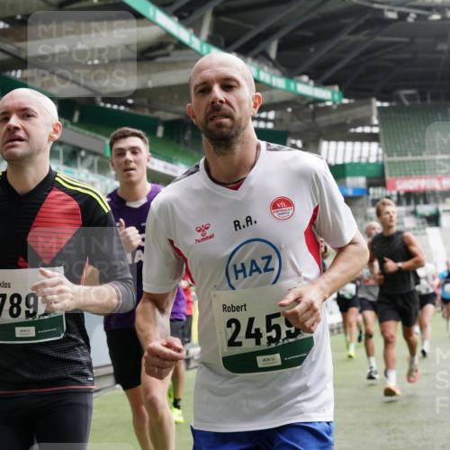 05.10.2025 - 20. swb-Marathon Bremen Michael Burmester http://msf.ph/oto/9327343 05.10.2025 12:55:39 Laufen im Stadion 78, 240, 663, 760, 984, 1261, 1326, 1490, 1531, 1737, 1774, 1825, 1910, 1931, 2022, 2162, 2431, 2459, 2490, 2494, 2605, 2642, 2716, 2884, 2942, 3074, 3489, 3515, 3519, 3612, 3749, 3838, 3944, 4079, 4116, 4149, 4195, 4212, 4288, 4432, 4456, 4771, 4796, 4823, 4853, 4919, 5034, 5093, 5152, 5177, 5289, 5484, 5554, 5615, 5691, 5719, 5833, 5907, 6048, 6106, 6184, 6276, 6515, 6527, 6570, 6615, 6649, 6744, 6820, 6937, 8060, 8144, 82, 104, 124, 169 meine-sportfotos.de