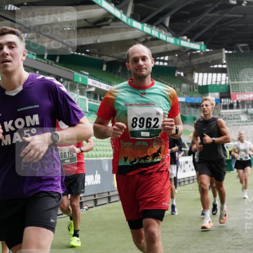 05.10.2025 - 20. swb-Marathon Bremen Michael Burmester http://msf.ph/oto/9327347 05.10.2025 12:55:40 Laufen im Stadion 78, 240, 663, 760, 984, 1261, 1326, 1490, 1531, 1737, 1774, 1825, 1910, 1931, 2022, 2162, 2431, 2459, 2490, 2494, 2605, 2642, 2716, 2884, 2942, 3074, 3489, 3515, 3519, 3612, 3749, 3838, 3944, 4079, 4116, 4149, 4195, 4212, 4288, 4432, 4456, 4771, 4796, 4823, 4853, 4919, 5034, 5093, 5152, 5177, 5289, 5370, 5484, 5554, 5615, 5691, 5719, 5833, 5907, 6048, 6106, 6184, 6276, 6515, 6527, 6570, 6615, 6649, 6744, 6820, 6937, 8060, 8144, 82, 104, 124, 169 meine-sportfotos.de