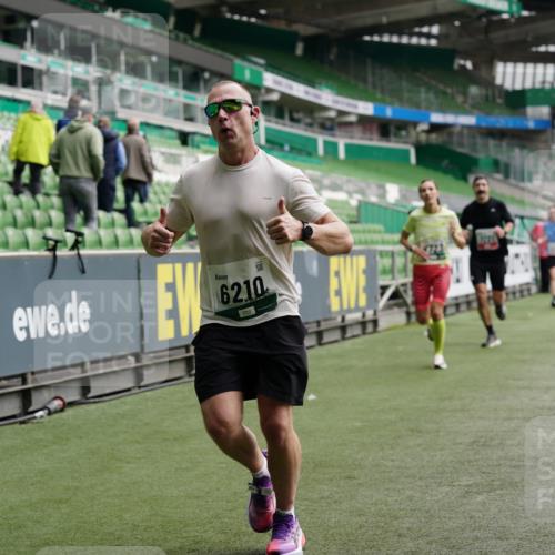 05.10.2025 - 20. swb-Marathon Bremen Michael Burmester http://msf.ph/oto/9327348 05.10.2025 12:51:13 Laufen im Stadion 122, 334, 503, 601, 688, 745, 750, 1033, 1037, 1064, 1166, 1314, 1450, 1499, 1577, 1689, 1701, 1909, 1911, 2059, 2279, 2350, 2493, 2526, 3267, 3419, 3608, 3661, 4032, 4104, 4260, 4366, 4654, 4687, 4962, 5551, 5817, 5838, 5910, 6066, 6210, 6252, 6401, 6477, 6681, 6775, 7713, 7723, 8066, 8083, 8682, 8780, 8995, 679, 736, 906, 1025, 1044, 1359, 2381, 2721, 3228, 3291, 4366, 4938, 5184, 5389, 5418, 5564, 5873, 6717, 7493, 7826, 7963, 8907 meine-sportfotos.de