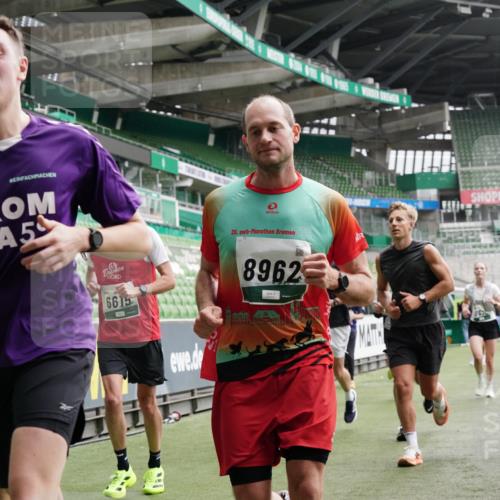 05.10.2025 - 20. swb-Marathon Bremen Michael Burmester http://msf.ph/oto/9327351 05.10.2025 12:55:40 Laufen im Stadion 78, 240, 663, 760, 984, 1261, 1326, 1490, 1531, 1737, 1774, 1825, 1910, 1931, 2022, 2162, 2431, 2459, 2490, 2494, 2605, 2642, 2716, 2884, 2942, 3074, 3489, 3515, 3519, 3612, 3749, 3838, 3944, 4079, 4116, 4149, 4195, 4212, 4288, 4432, 4456, 4771, 4796, 4823, 4853, 4919, 5034, 5093, 5152, 5177, 5289, 5370, 5484, 5554, 5615, 5691, 5719, 5833, 5907, 6048, 6106, 6184, 6276, 6515, 6527, 6570, 6615, 6649, 6744, 6820, 6937, 8060, 8144, 82, 104, 124, 169 meine-sportfotos.de