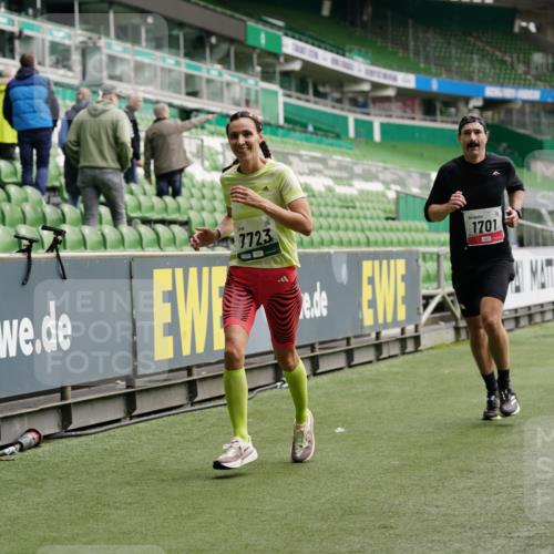 05.10.2025 - 20. swb-Marathon Bremen Michael Burmester http://msf.ph/oto/9327361 05.10.2025 12:51:14 Laufen im Stadion 122, 334, 503, 601, 688, 745, 750, 1033, 1037, 1064, 1166, 1314, 1450, 1499, 1577, 1689, 1701, 1748, 1909, 1911, 2059, 2279, 2350, 2493, 2526, 3267, 3419, 3608, 3661, 4032, 4104, 4260, 4654, 4687, 4962, 5551, 5817, 5838, 5910, 6066, 6210, 6252, 6401, 6477, 6681, 6775, 7713, 7723, 8066, 8083, 8682, 8780, 8995, 679, 736, 906, 1025, 1033, 1044, 1359, 2381, 2721, 3228, 3291, 4366, 4938, 5184, 5389, 5418, 5564, 5873, 6681, 6717, 7493, 7826, 7963, 8907 meine-sportfotos.de