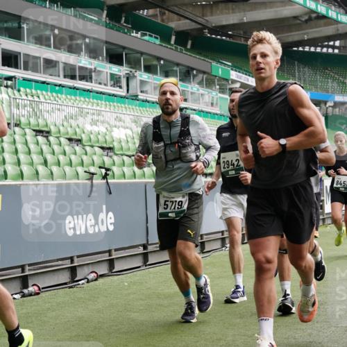 05.10.2025 - 20. swb-Marathon Bremen Michael Burmester http://msf.ph/oto/9327366 05.10.2025 12:55:41 Laufen im Stadion 78, 240, 663, 760, 984, 1261, 1326, 1490, 1531, 1737, 1774, 1825, 1910, 1931, 2022, 2162, 2459, 2490, 2494, 2605, 2642, 2716, 2884, 2942, 3074, 3489, 3515, 3519, 3612, 3749, 3838, 3944, 4079, 4116, 4149, 4195, 4212, 4288, 4432, 4456, 4771, 4796, 4823, 4853, 4919, 5034, 5093, 5152, 5177, 5289, 5370, 5484, 5490, 5554, 5615, 5691, 5719, 5833, 5907, 6048, 6106, 6276, 6441, 6515, 6527, 6570, 6615, 6649, 6744, 6820, 6937, 8060, 8144, 82, 104, 124, 169 meine-sportfotos.de