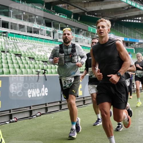 05.10.2025 - 20. swb-Marathon Bremen Michael Burmester http://msf.ph/oto/9327370 05.10.2025 12:55:41 Laufen im Stadion 78, 240, 663, 760, 984, 1261, 1326, 1490, 1531, 1737, 1774, 1825, 1910, 1931, 2022, 2162, 2459, 2490, 2494, 2605, 2642, 2716, 2884, 2942, 3074, 3489, 3515, 3519, 3612, 3749, 3838, 3944, 4079, 4116, 4149, 4195, 4212, 4288, 4432, 4456, 4771, 4796, 4823, 4853, 4919, 5034, 5093, 5152, 5177, 5289, 5370, 5484, 5490, 5554, 5615, 5691, 5719, 5833, 5907, 6048, 6106, 6276, 6441, 6515, 6527, 6570, 6615, 6649, 6744, 6820, 6937, 8060, 8144, 82, 104, 124, 169 meine-sportfotos.de
